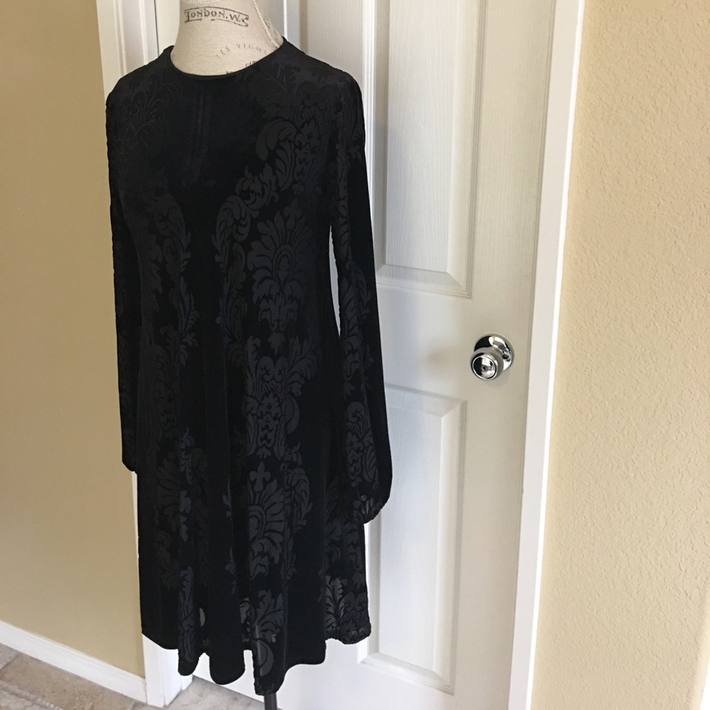 A Pea in the Pod black dress